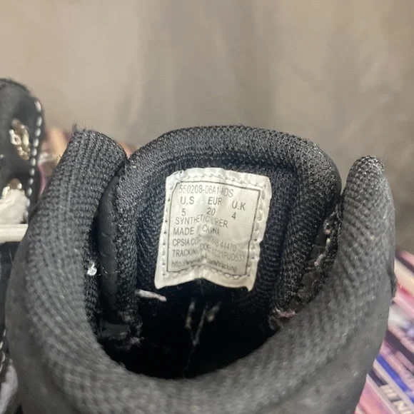 Levi’s High Top Shoes - Picture 7 of 7